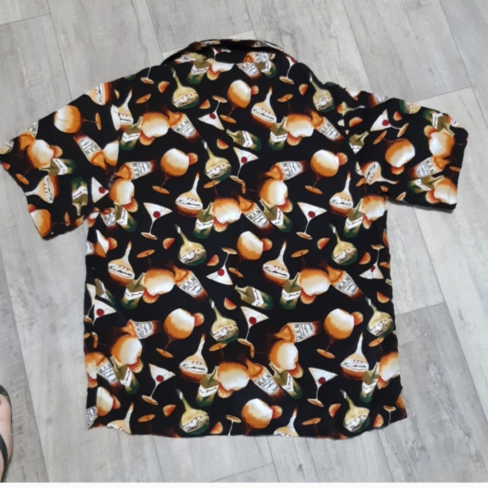 Womens Hawaiian shirt Black Sz M Shortsleeve bar Top liquor button up casual top - Picture 5 of 7